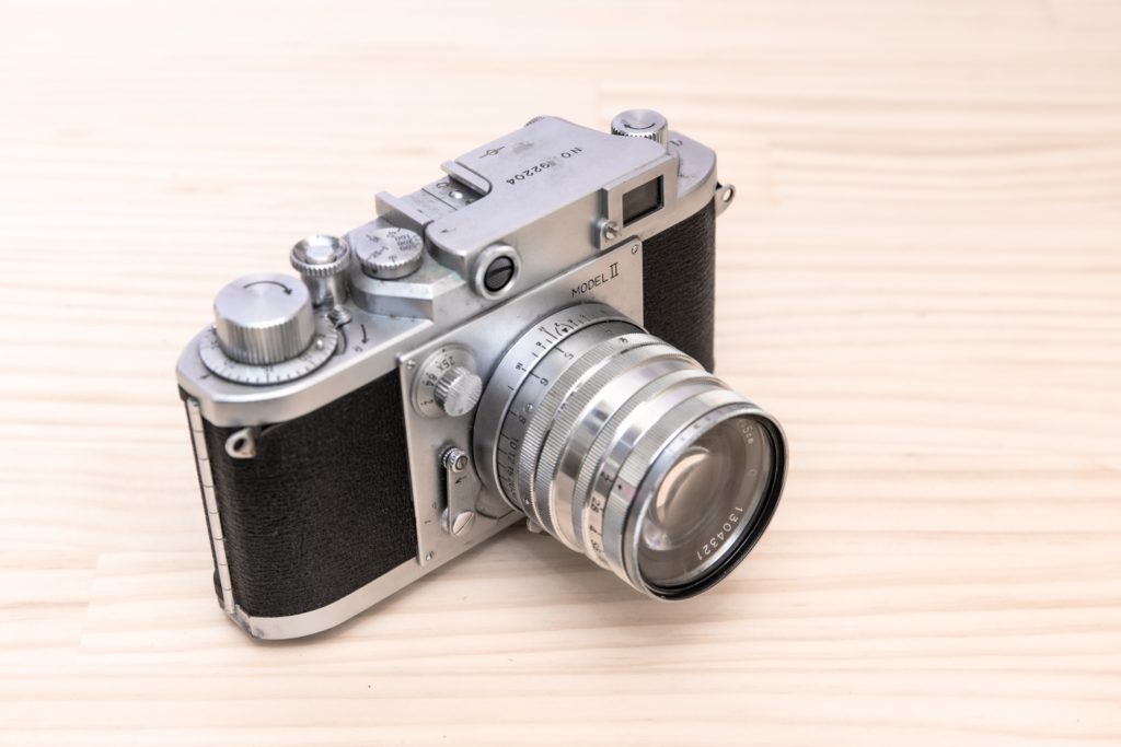 古いフィルムカメラの処分と買取を分ける基準は？